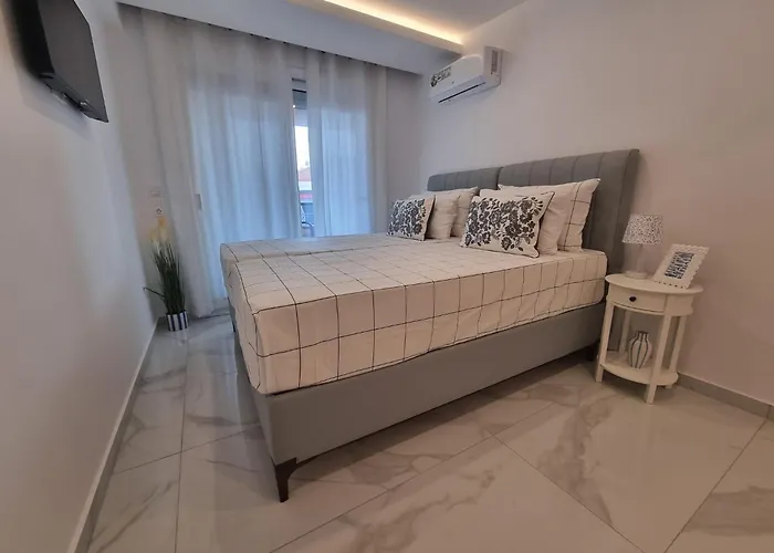 Afroditi Grigoriu Luxury * Paralía